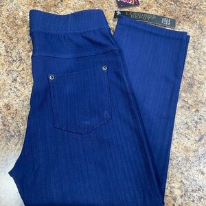 One size denim blue capri jeggings by Leggings Depot. 67% cotton, great color